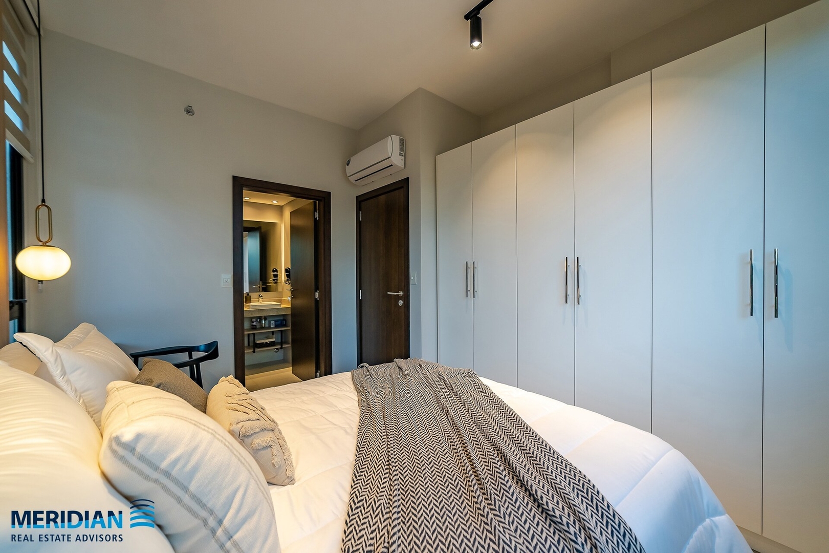 ¡A pasos del Shopping del Sol c/deco profesional! 16 Meridian Executive Rentals