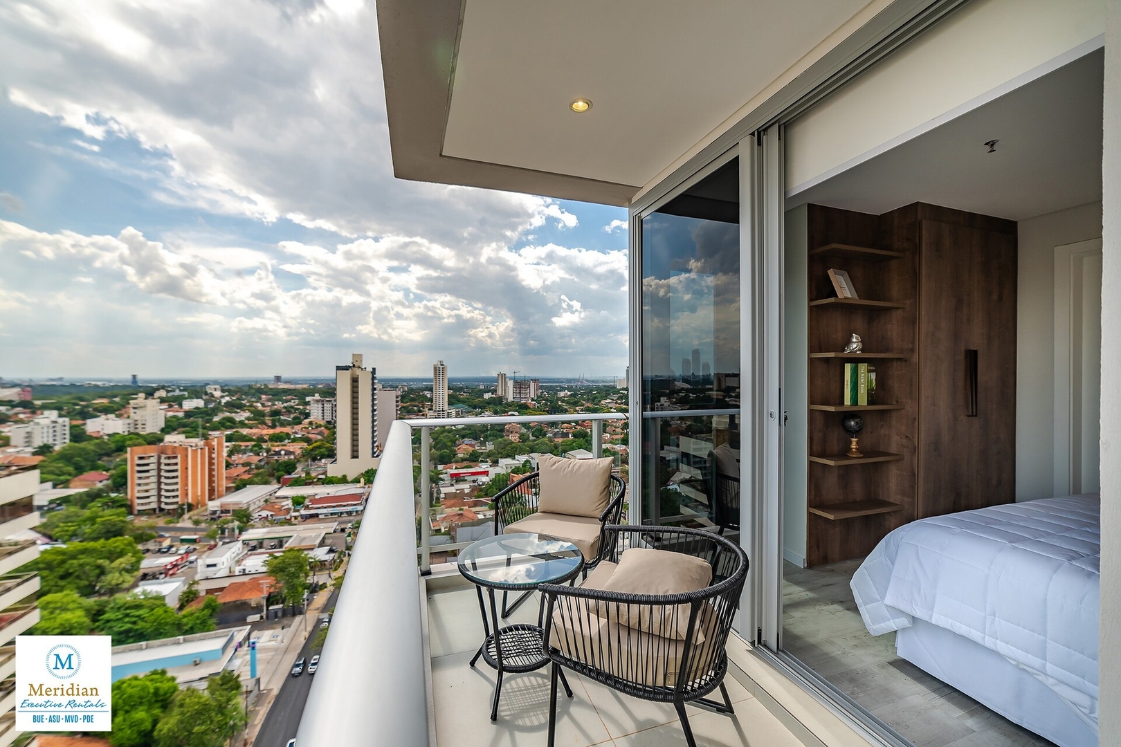 ¡Increíbles vistas panorámicas! Zona Shoppings. 5* 12 Meridian Executive Rentals