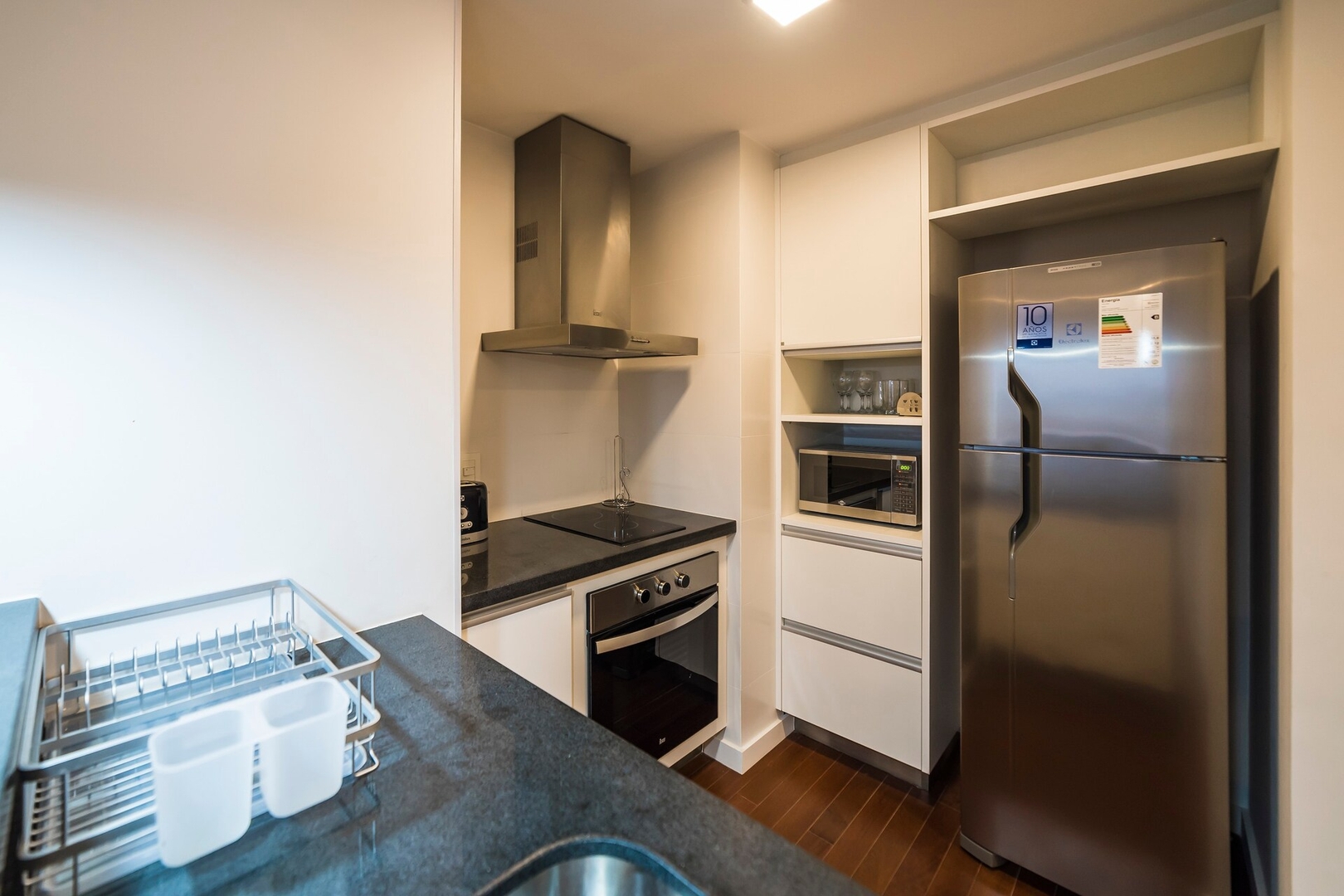 1 Bedroom Luxury Apartment close to everything! 10 Meridian Executive Rentals