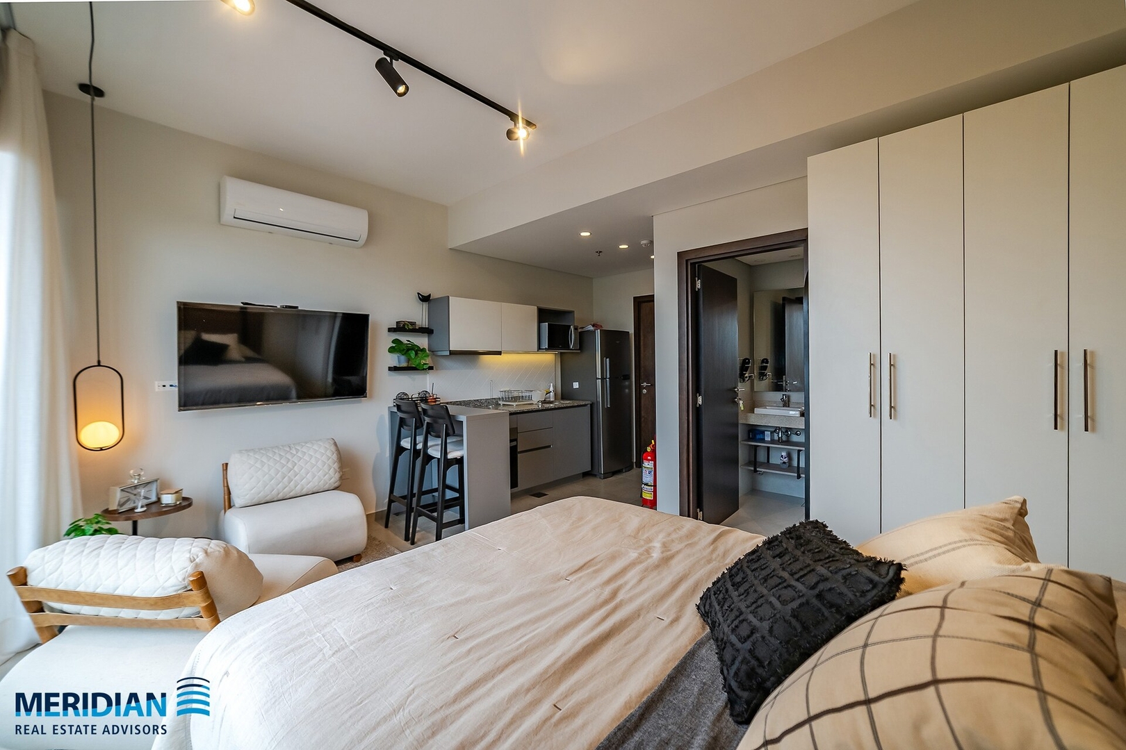 ¡A pasos del Shopping del Sol c/ deco profesional! 9 Meridian Executive Rentals