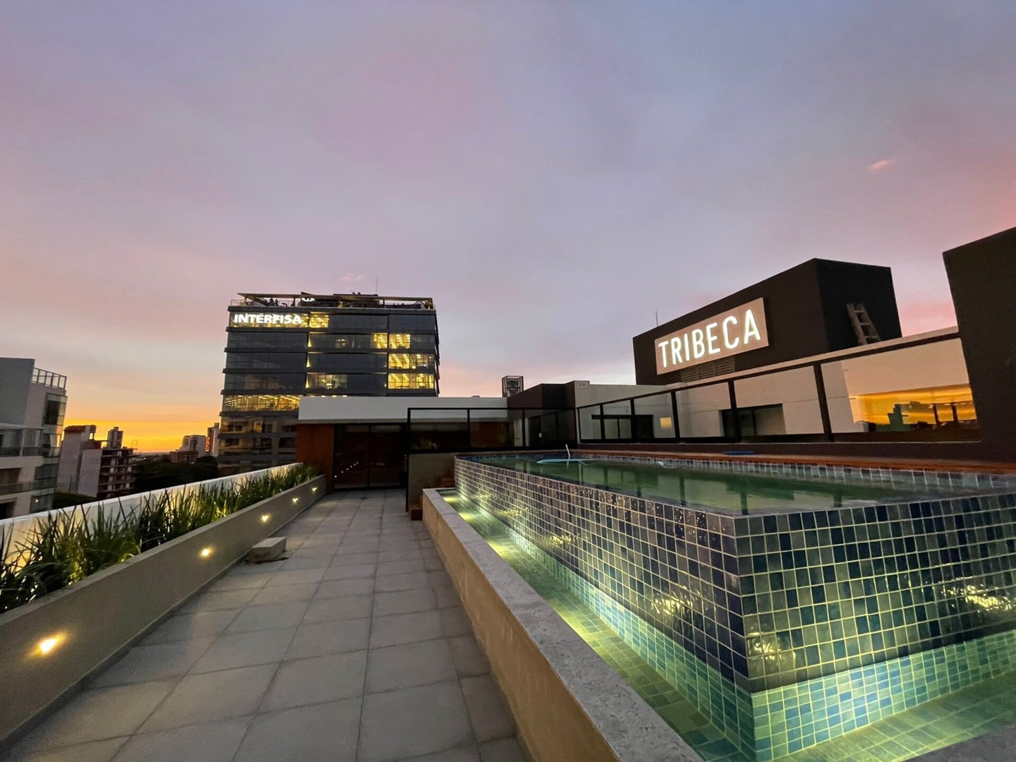 ¡A estrenar y a 30m del Shopping del Sol! 22 Meridian Executive Rentals