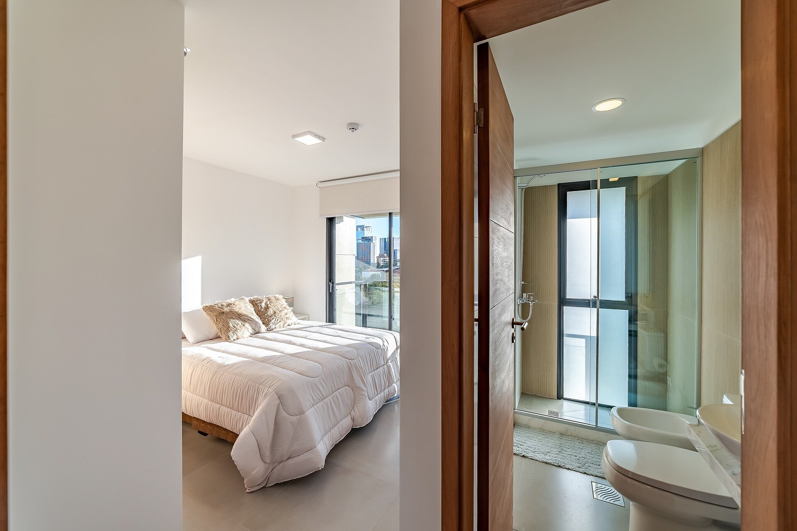 ¡A 30m del Shopping del Sol! 3 Meridian Executive Rentals