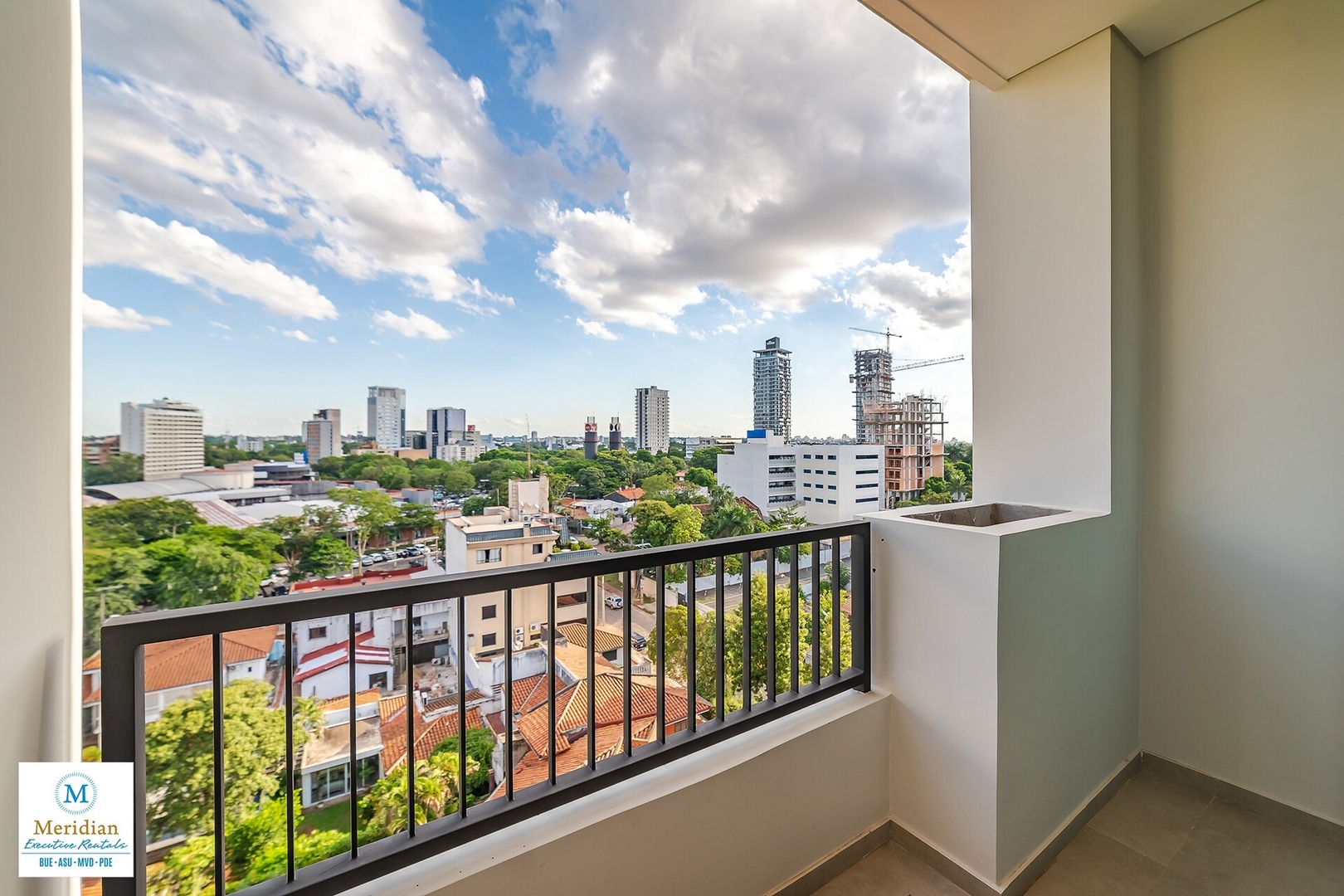 ¡A pasos del Shopping del Sol! ¡Equipamiento Full! 8 Meridian Executive Rentals