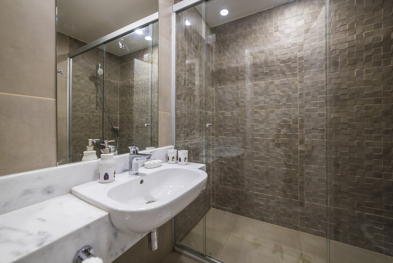 Servicios 5 estrellas y a pasos de todo! 12 Meridian Executive Rentals