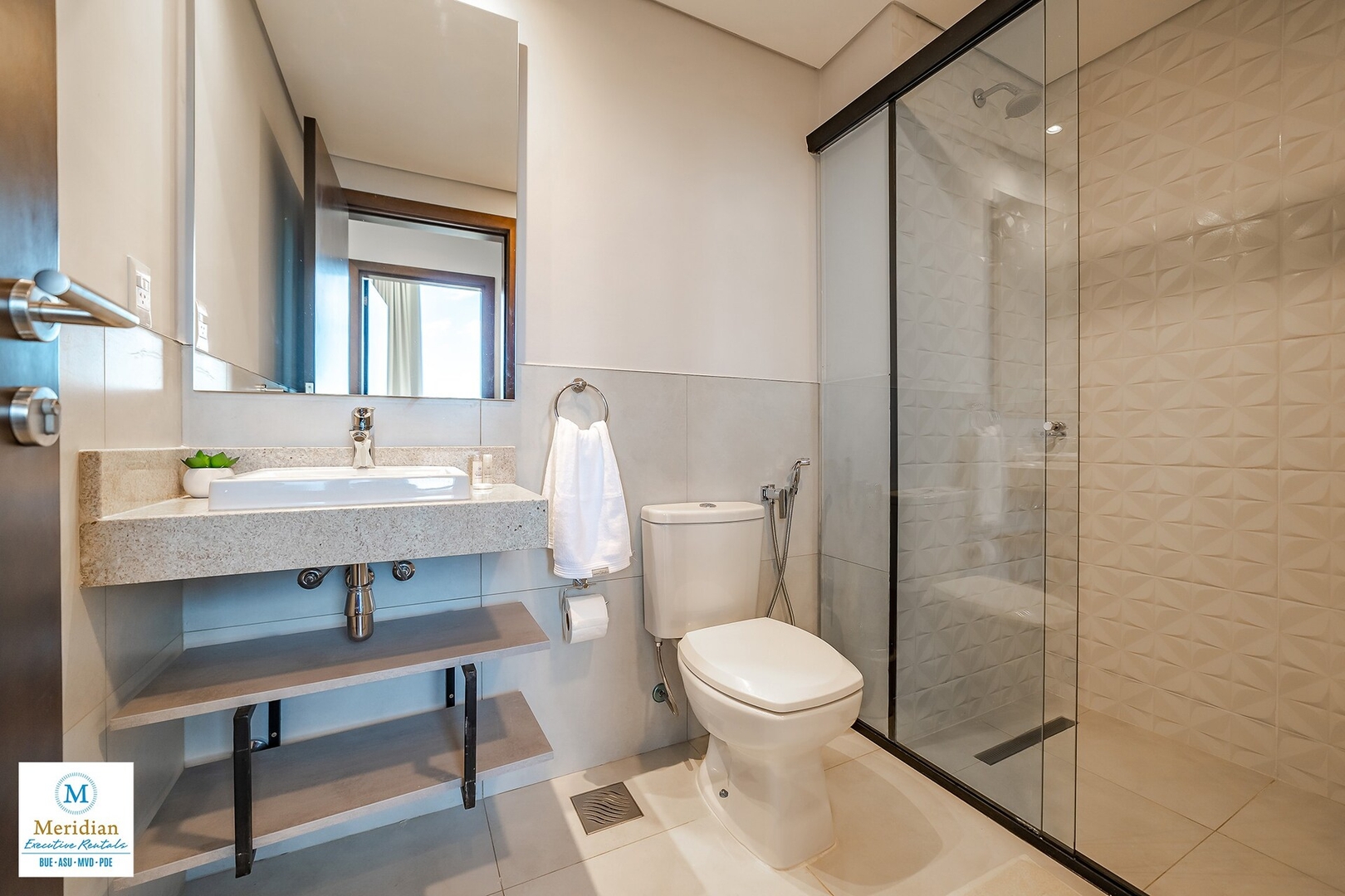 ¡A pasos del Shopping del Sol! ¡Equipamiento Full! 15 Meridian Executive Rentals