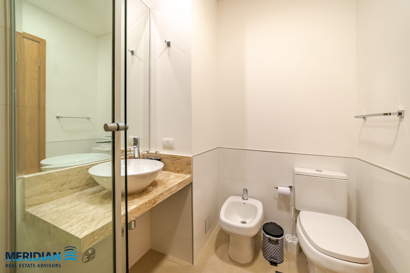 ¡A 50 metros del Shopping del Sol! 13 Meridian Executive Rentals