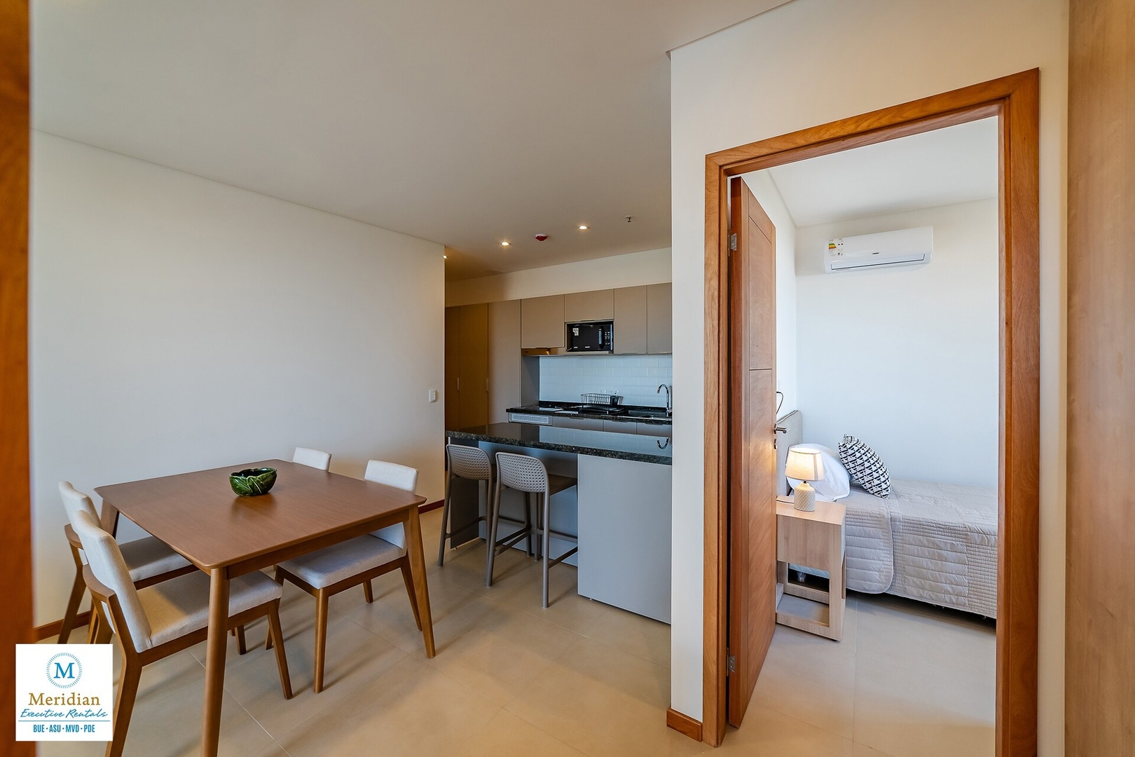 ¡A 50m del Shopping del Sol! 12 Meridian Executive Rentals