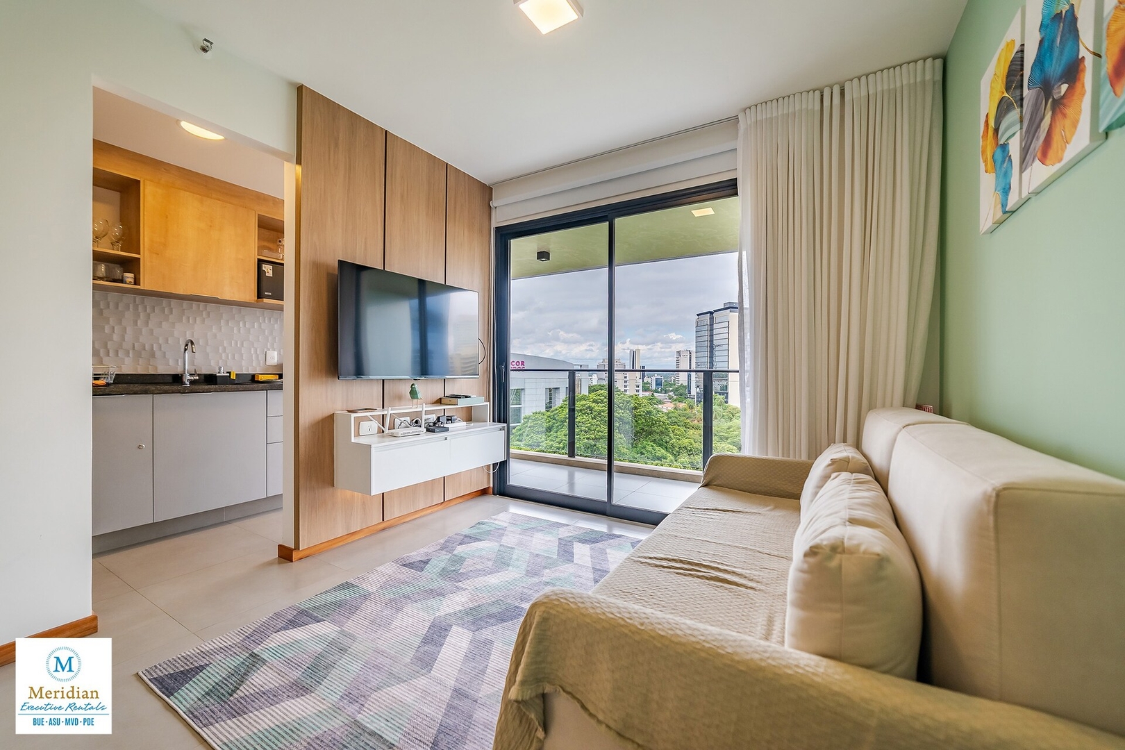 ¡A Pasos del Shopping del Sol! ¡Increíbles vistas! 3 Meridian Executive Rentals