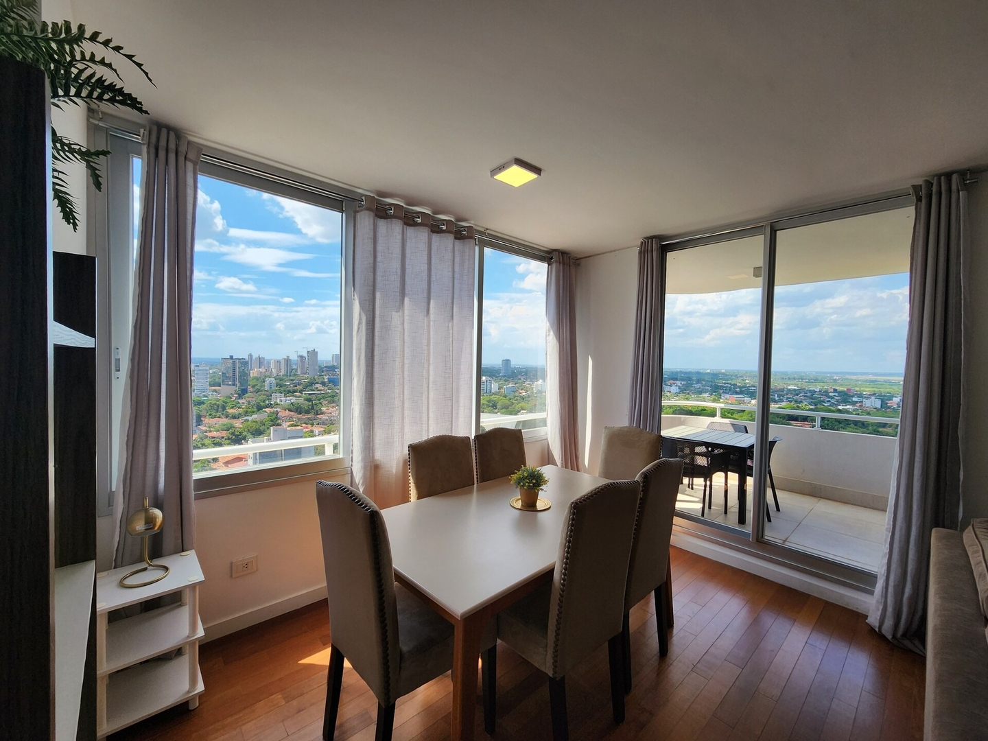 ¡Zona Shoppings! ¡Piso 23! Servicios 5*  Max WiFi 4 Meridian Executive Rentals