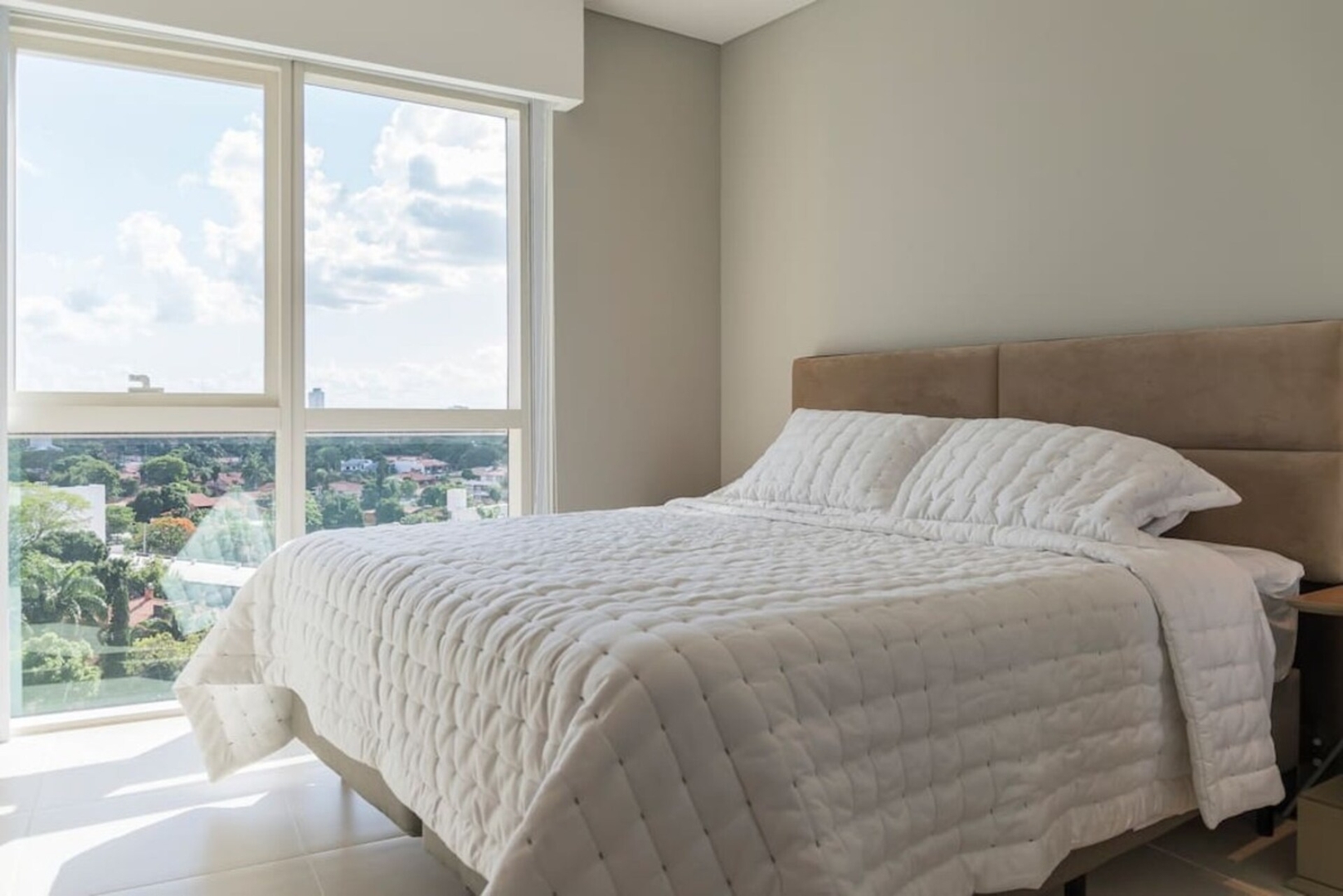 1006 - The Tower Stunning condo 9 Meridian Executive Rentals