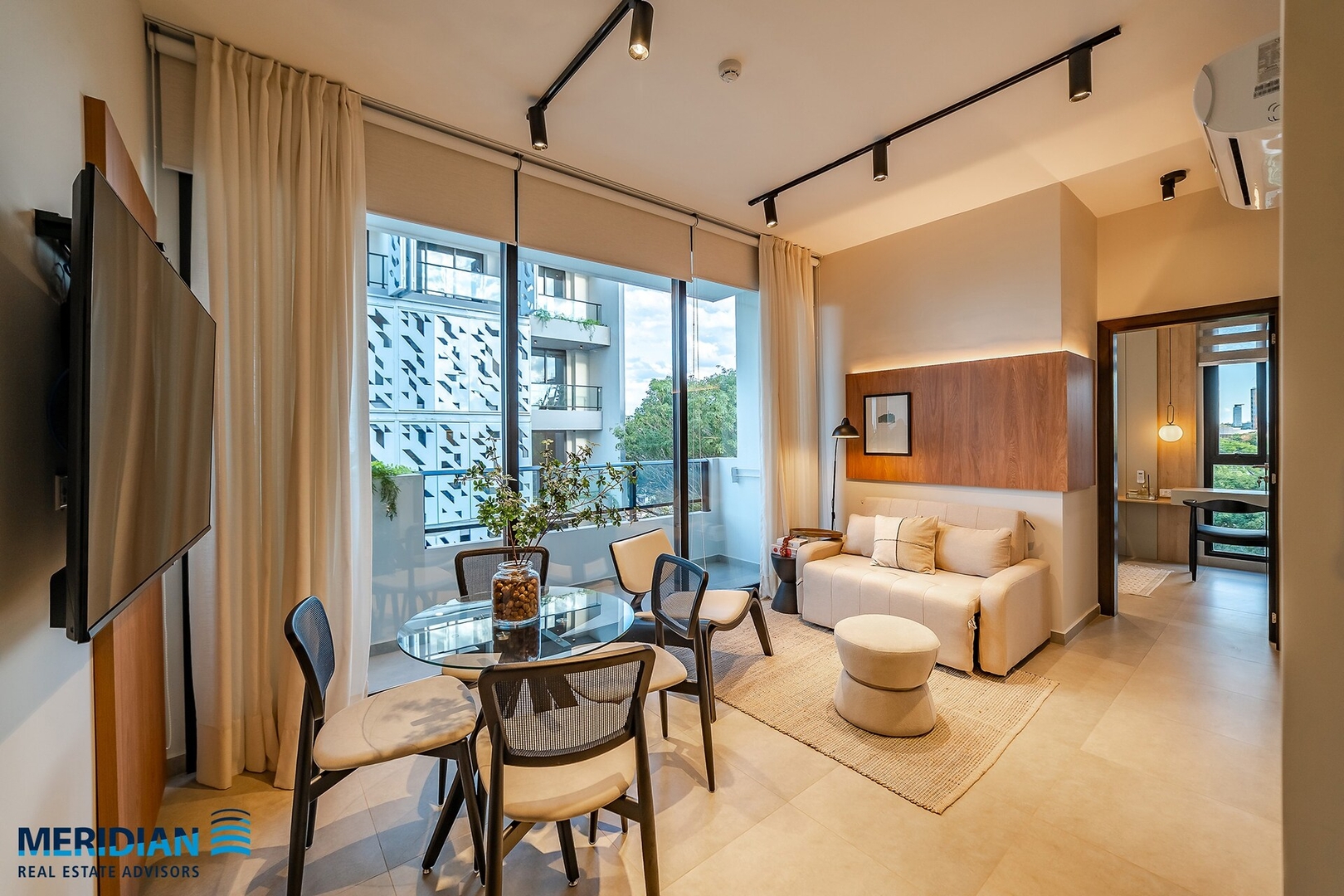 ¡A pasos del Shopping del Sol c/deco profesional! 1 Meridian Executive Rentals