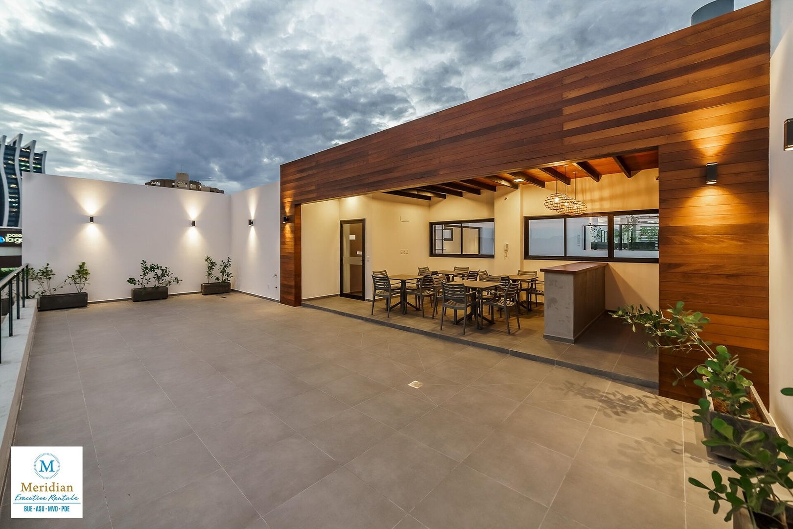 ¡A pasos de Paseo Galería! 2 Meridian Executive Rentals