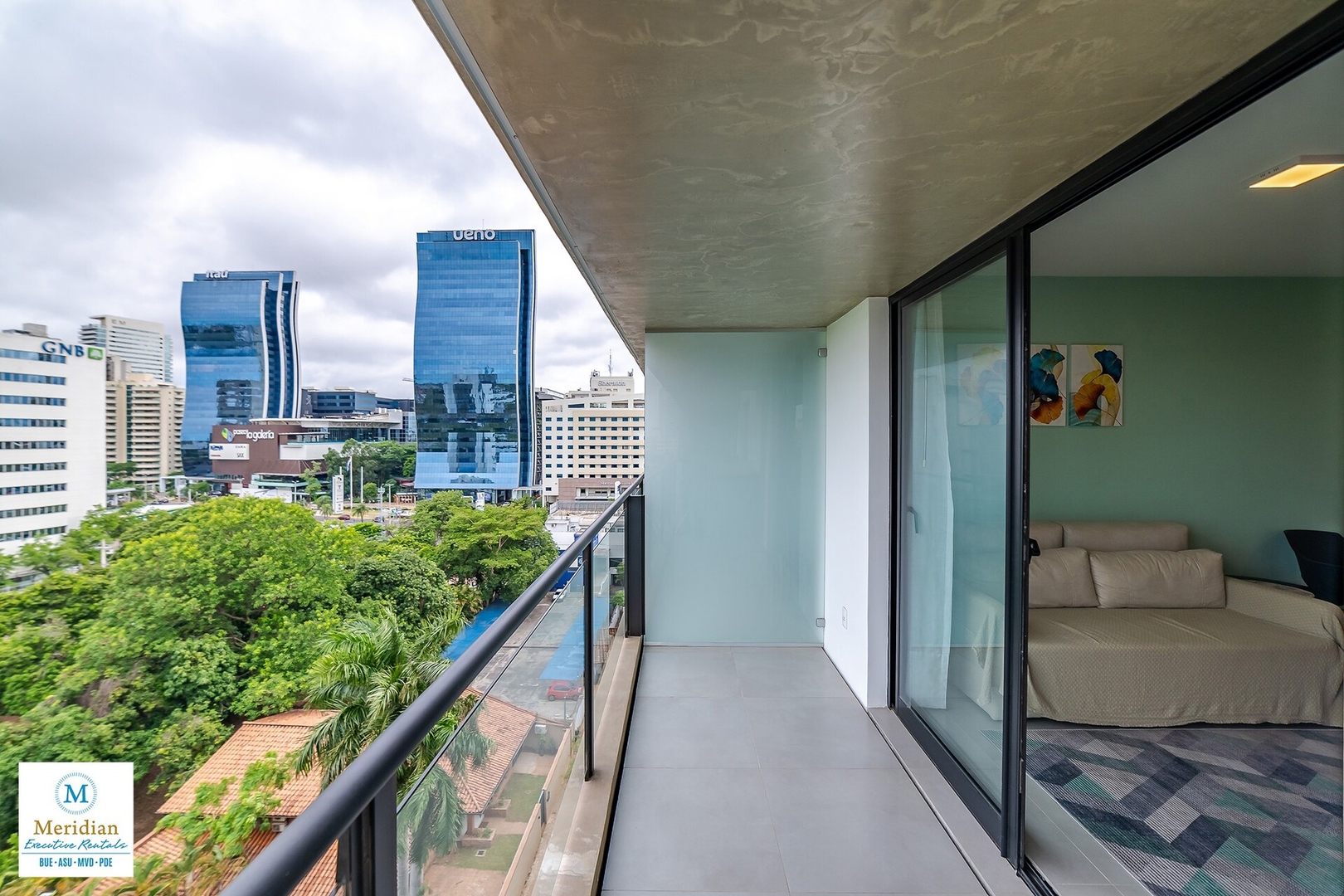 ¡A Pasos del Shopping del Sol! ¡Increíbles vistas! 12 Meridian Executive Rentals