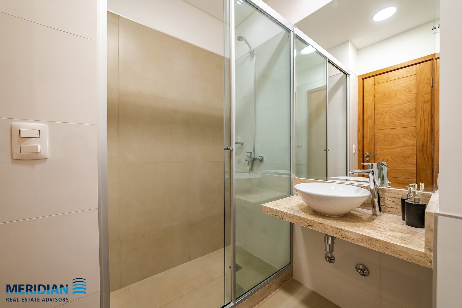 ¡A 50 metros del Shopping del Sol! 12 Meridian Executive Rentals