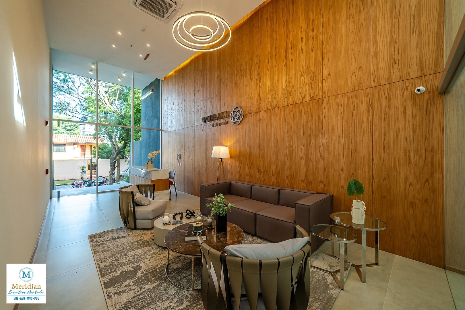 ¡A 50m del Shopping del Sol! 21 Meridian Executive Rentals