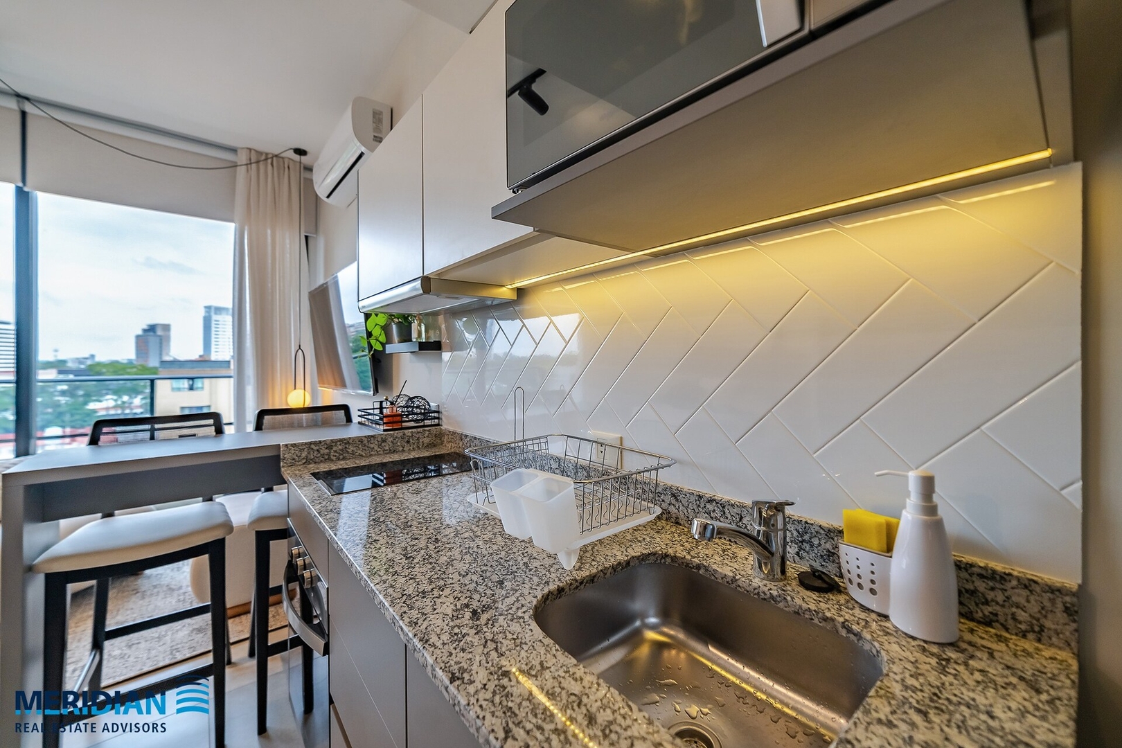 ¡A pasos del Shopping del Sol c/ deco profesional! 11 Meridian Executive Rentals