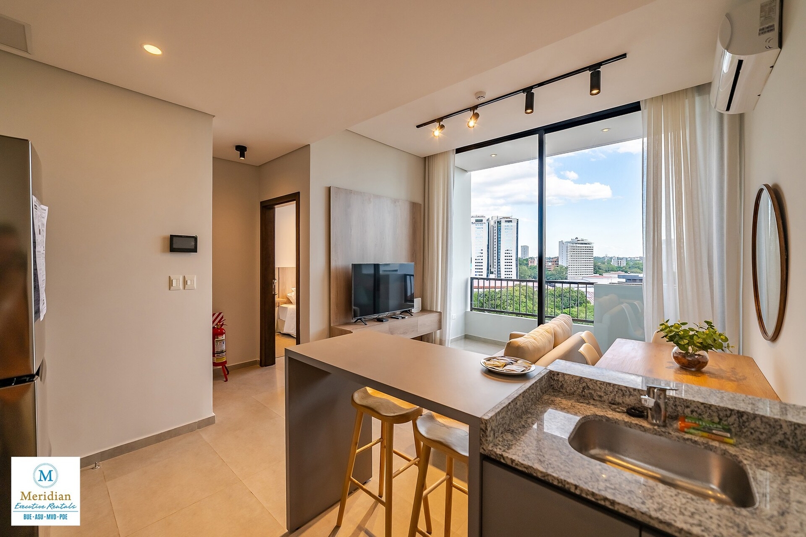 ¡A pasos del Shopping del Sol! ¡Equipamiento Full! 10 Meridian Executive Rentals