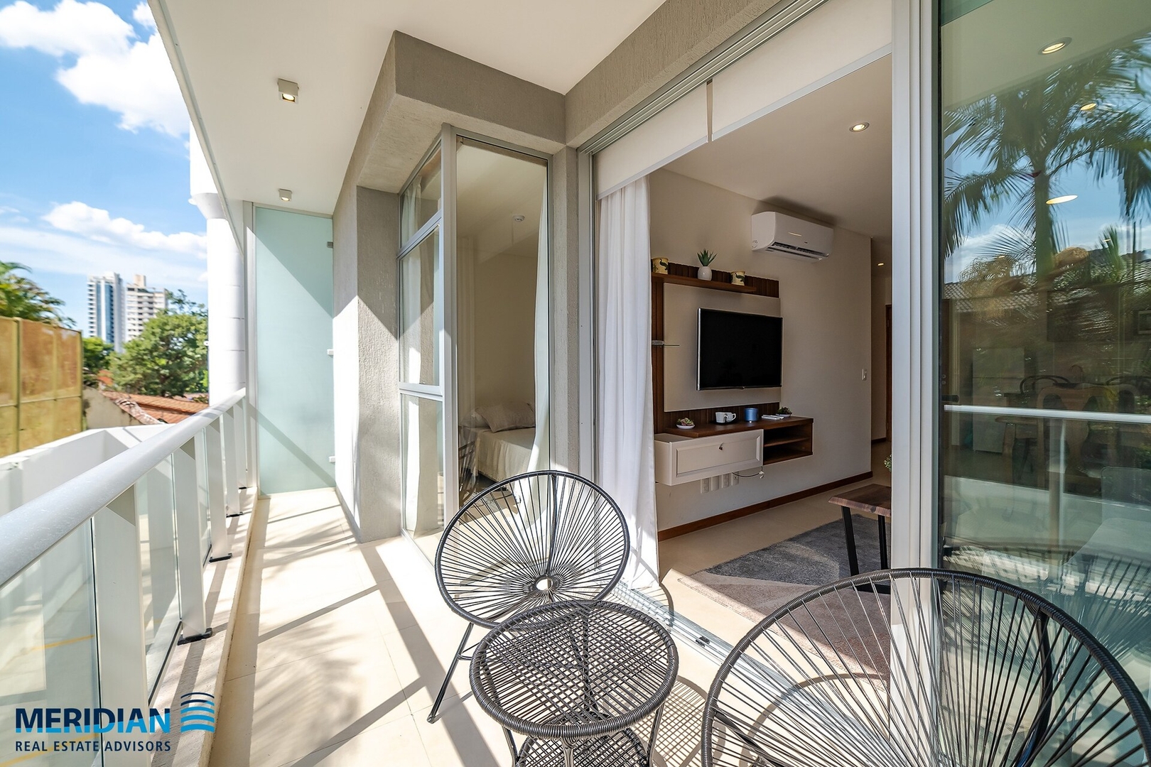 ¡A 50 metros del Shopping del Sol! 14 Meridian Executive Rentals