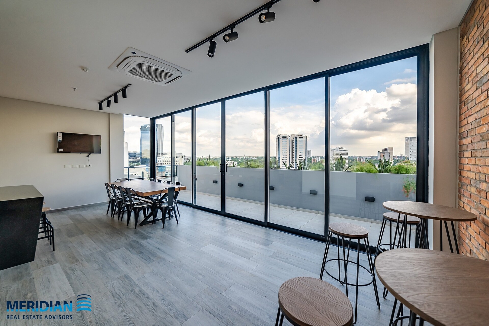 ¡A pasos del Shopping del Sol c/deco Profesional! 26 Meridian Executive Rentals