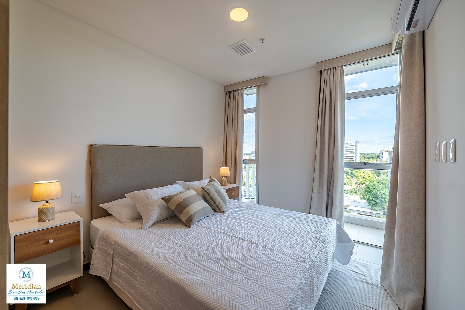 ¡A 50m del Shopping del Sol! 4 Meridian Executive Rentals