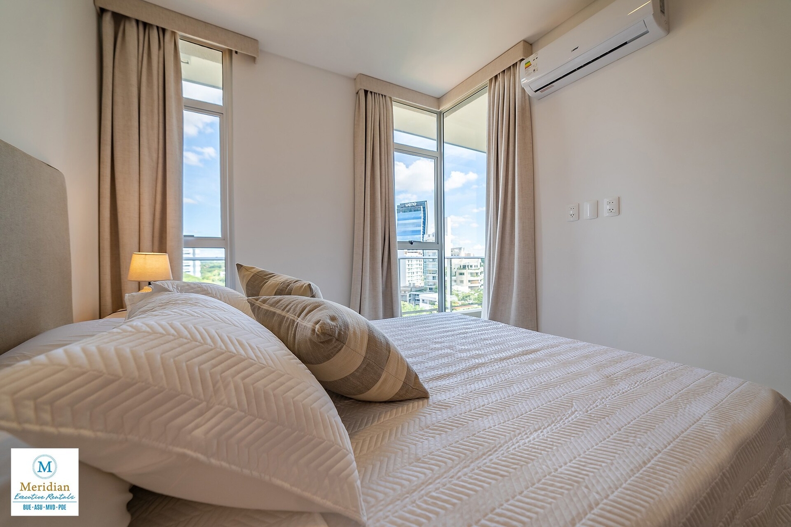 ¡A 50m del Shopping del Sol! 2 Meridian Executive Rentals