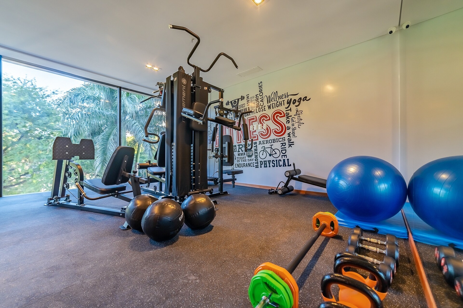 ¡A pasos del Paseo Galería y del Shopping Del Sol! 15 Meridian Executive Rentals