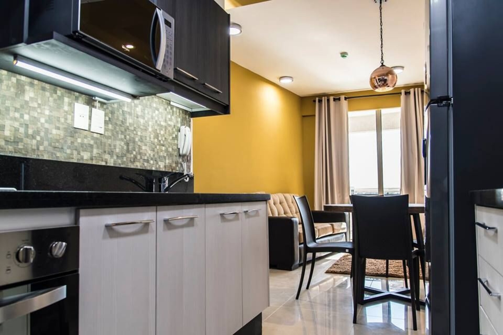 Luxury Living in an unbeatable location! 4 Meridian Executive Rentals