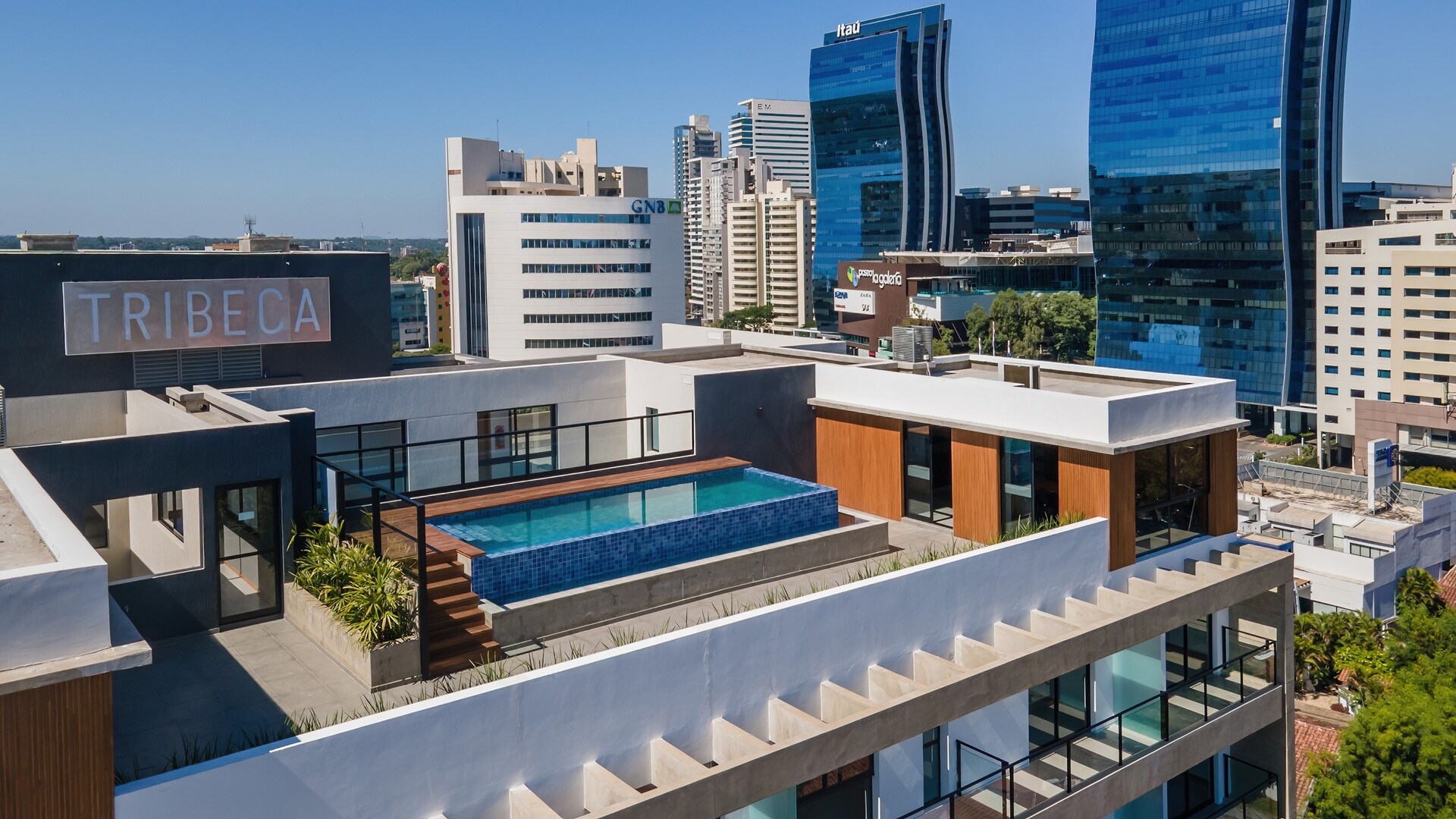 ¡A Pasos del Shopping del Sol! ¡Increíbles vistas! 13 Meridian Executive Rentals