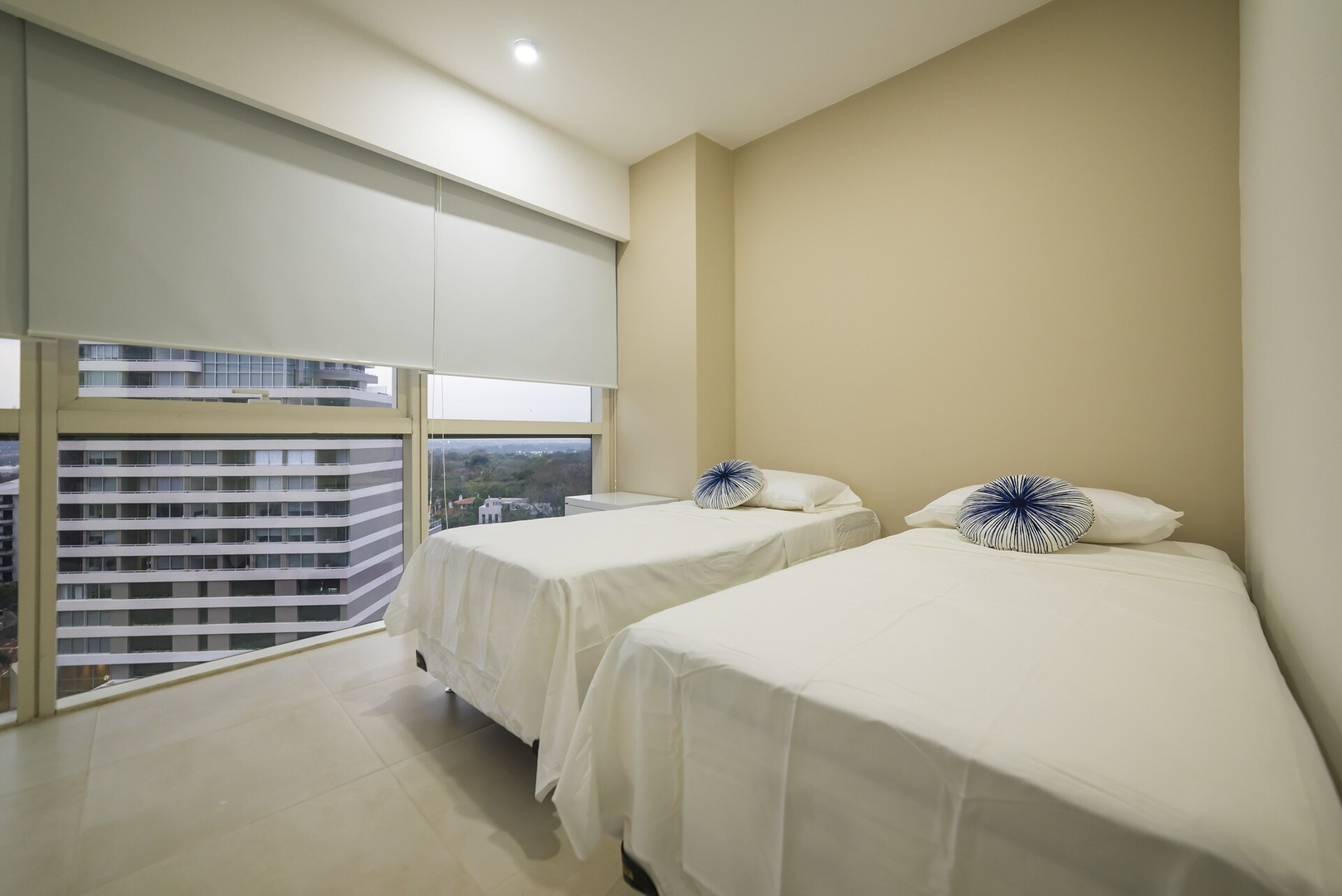 Servicios 5 estrellas y a pasos de todo! 5 Meridian Executive Rentals