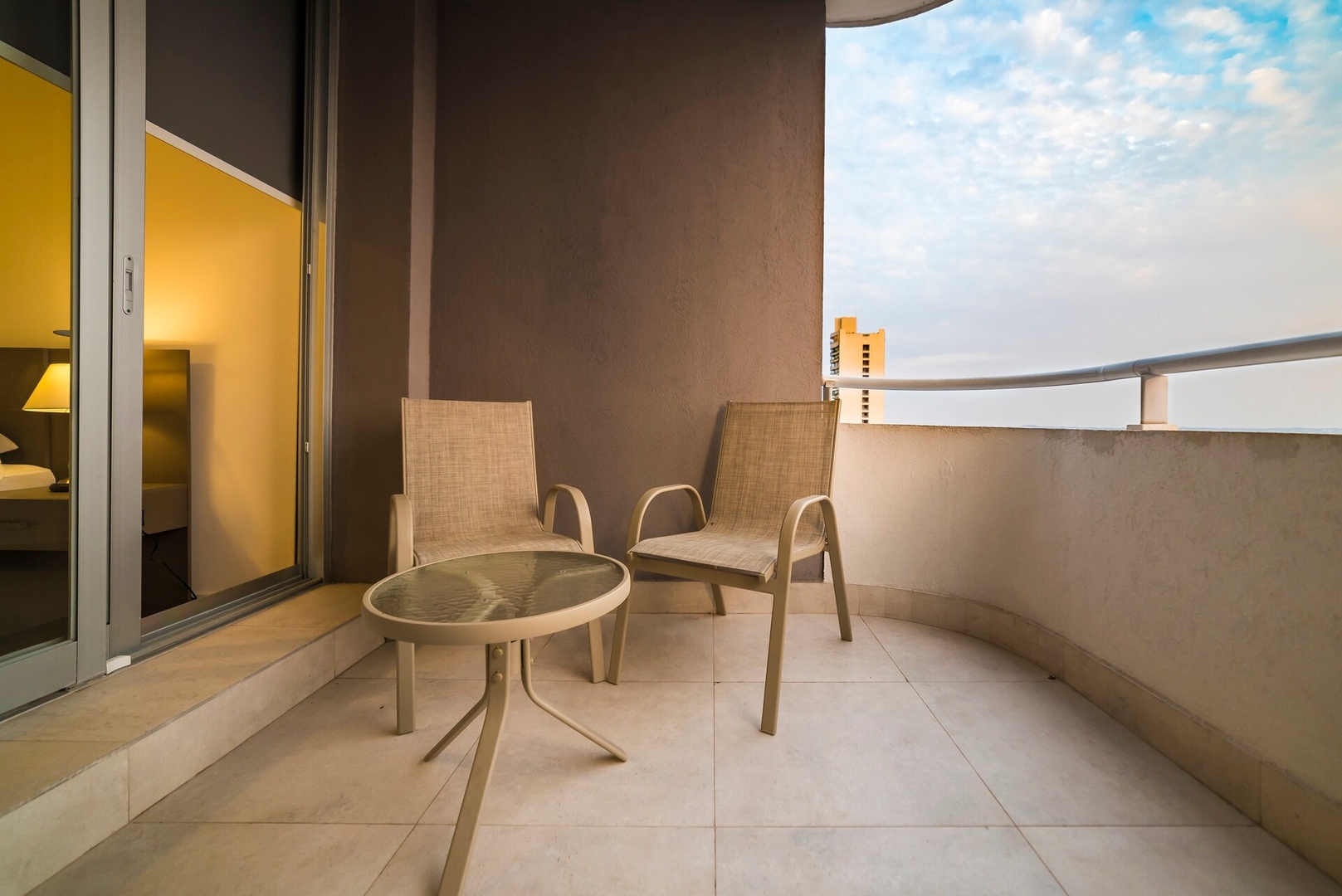 1 Bedroom Luxury Apartment close to everything! 5 Meridian Executive Rentals