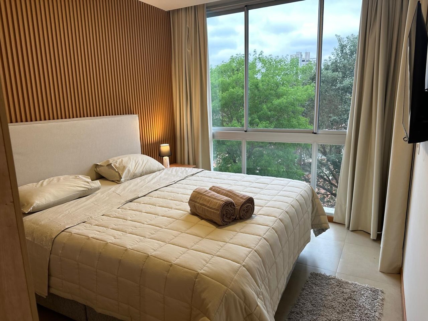 Depto premium a pasos del Shopping del Sol! 90m2! 16 Meridian Executive Rentals