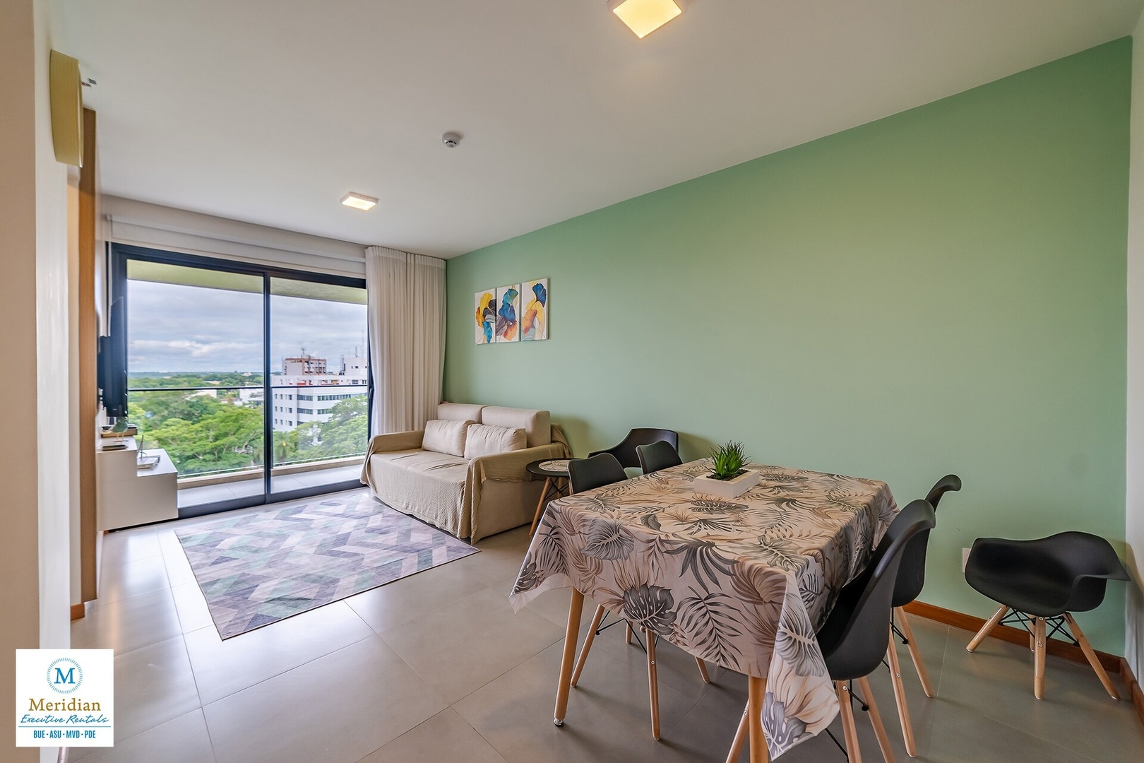 ¡A Pasos del Shopping del Sol! ¡Increíbles vistas! 5 Meridian Executive Rentals