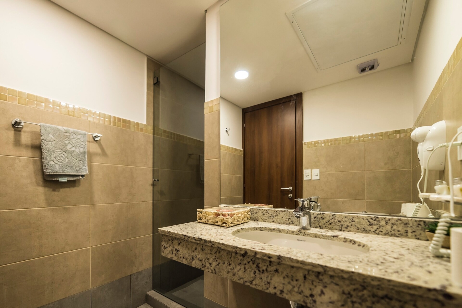 A 30m del Shopping del Sol! Piscina y Gimnasio! 7 Meridian Executive Rentals