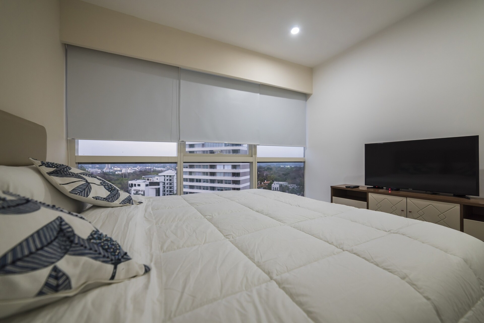 Servicios 5 estrellas y a pasos de todo! 2 Meridian Executive Rentals