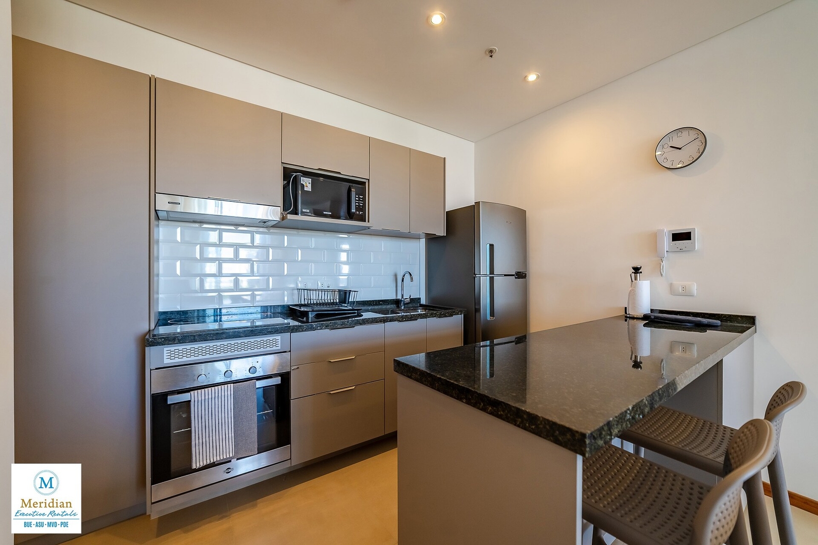 ¡A 50m del Shopping del Sol! 14 Meridian Executive Rentals