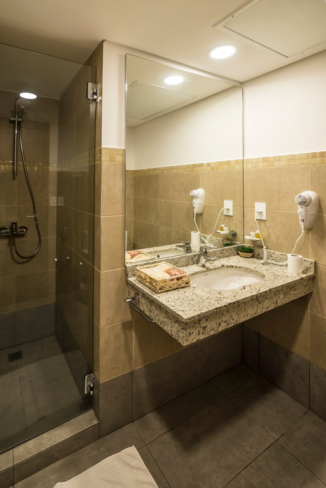 A 30m del Shopping del Sol! Piscina y Gimnasio! 6 Meridian Executive Rentals