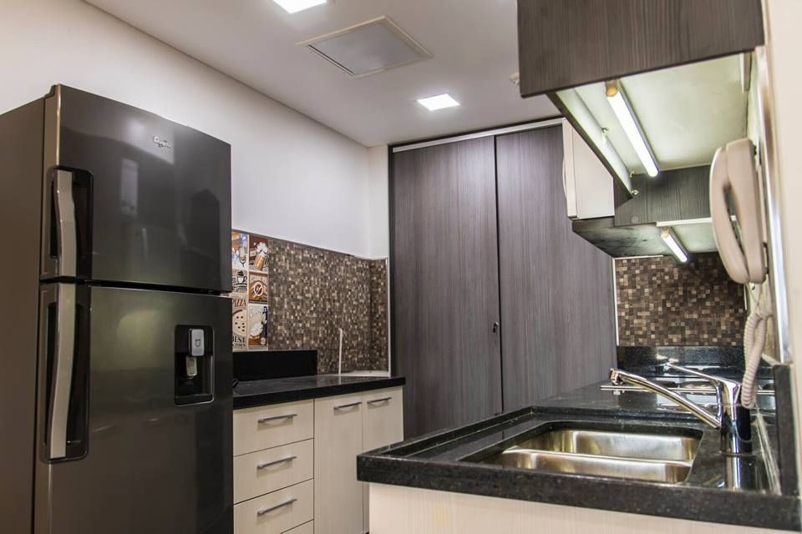 Luxury Living in an unbeatable location! 10 Meridian Executive Rentals