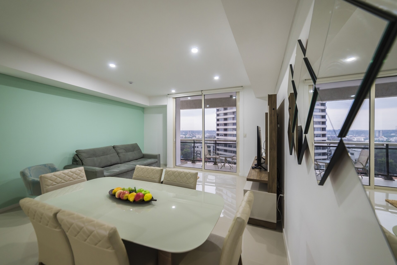Servicios 5 estrellas y a pasos de todo! 6 Meridian Executive Rentals