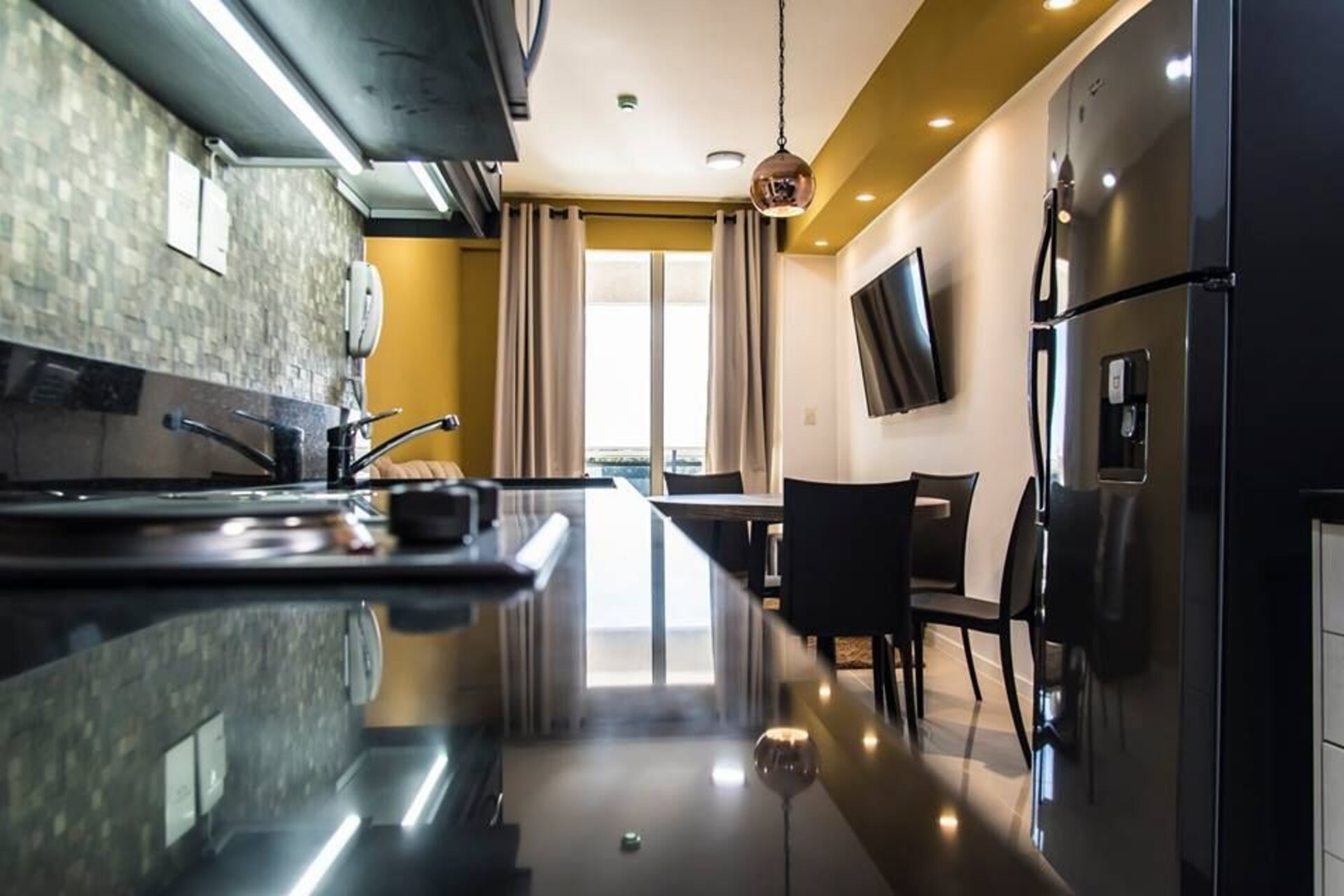 Luxury Living in an unbeatable location! 11 Meridian Executive Rentals