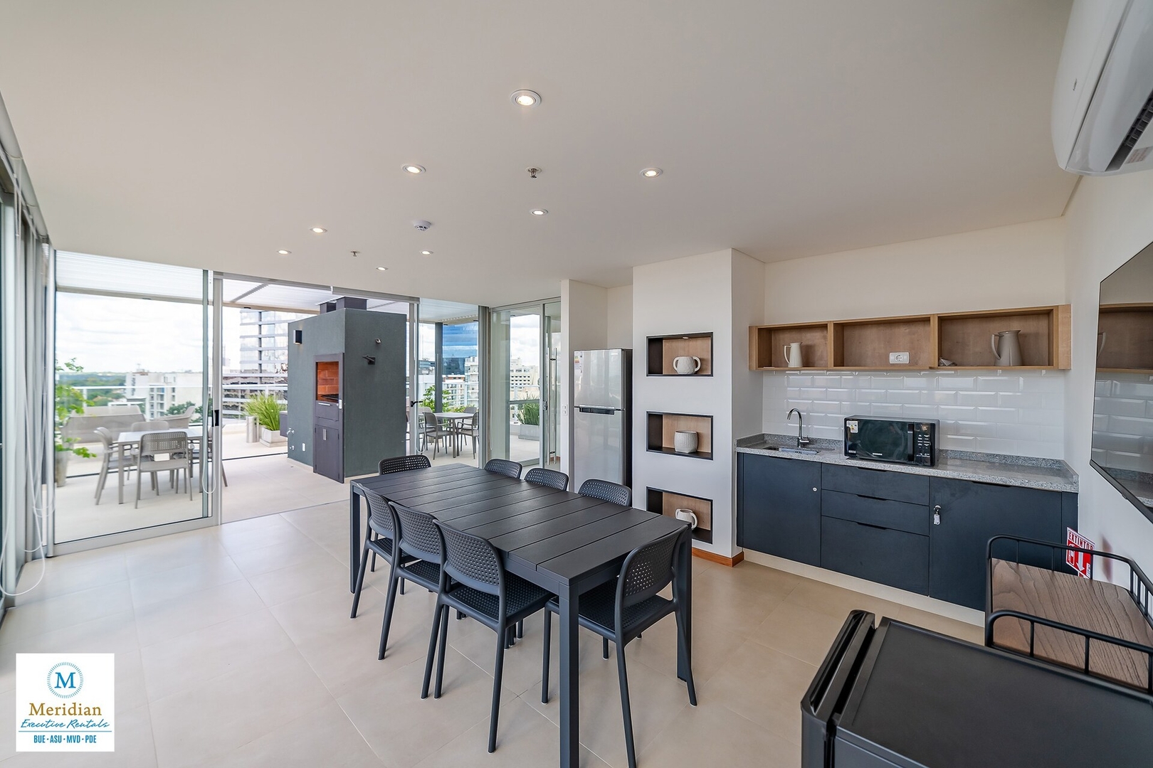 ¡A 50m del Shopping del Sol! 26 Meridian Executive Rentals