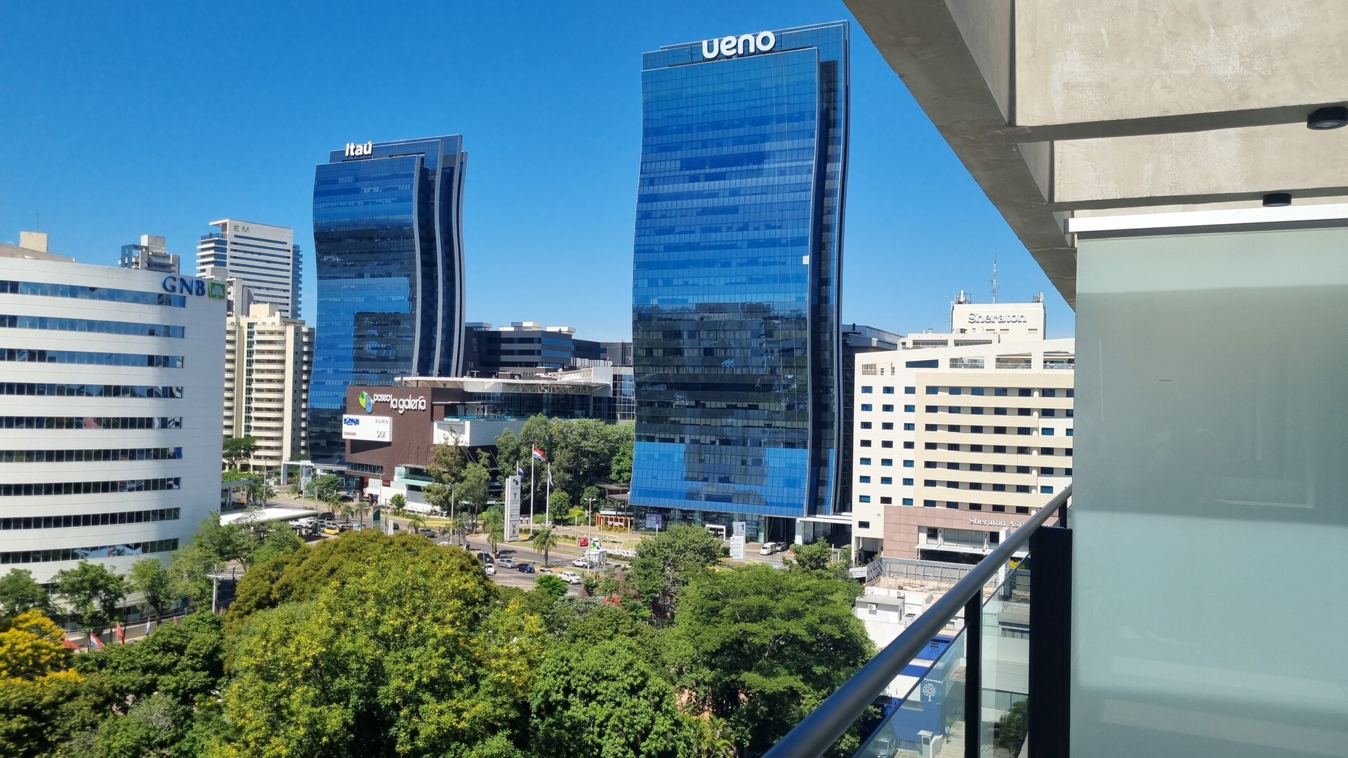 ¡A pasos del Paseo Galería y del Shopping del Sol! Meridian Executive Rentals