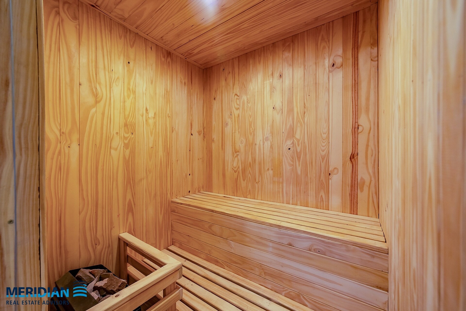 ¡A Pasos del Shopping del Sol! ¡Increíbles vistas! 14 Meridian Executive Rentals