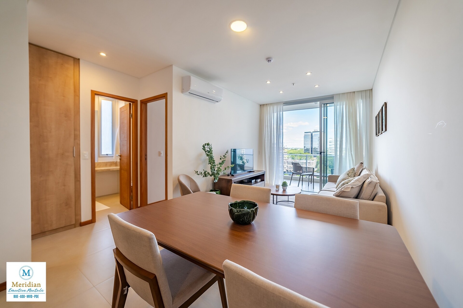 ¡A 50m del Shopping del Sol! 15 Meridian Executive Rentals