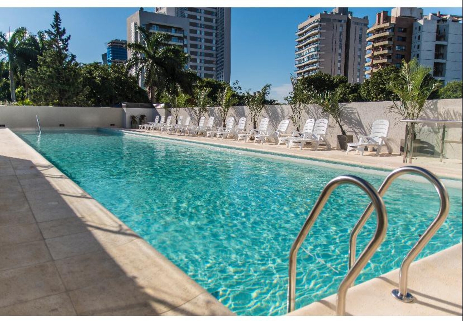Servicios 5 estrellas y a pasos de todo! Meridian Executive Rentals