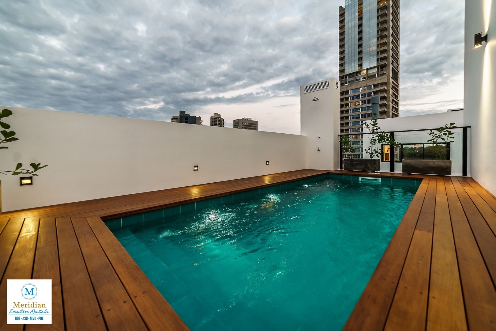 ¡A pasos de Paseo Galería! 3 Meridian Executive Rentals