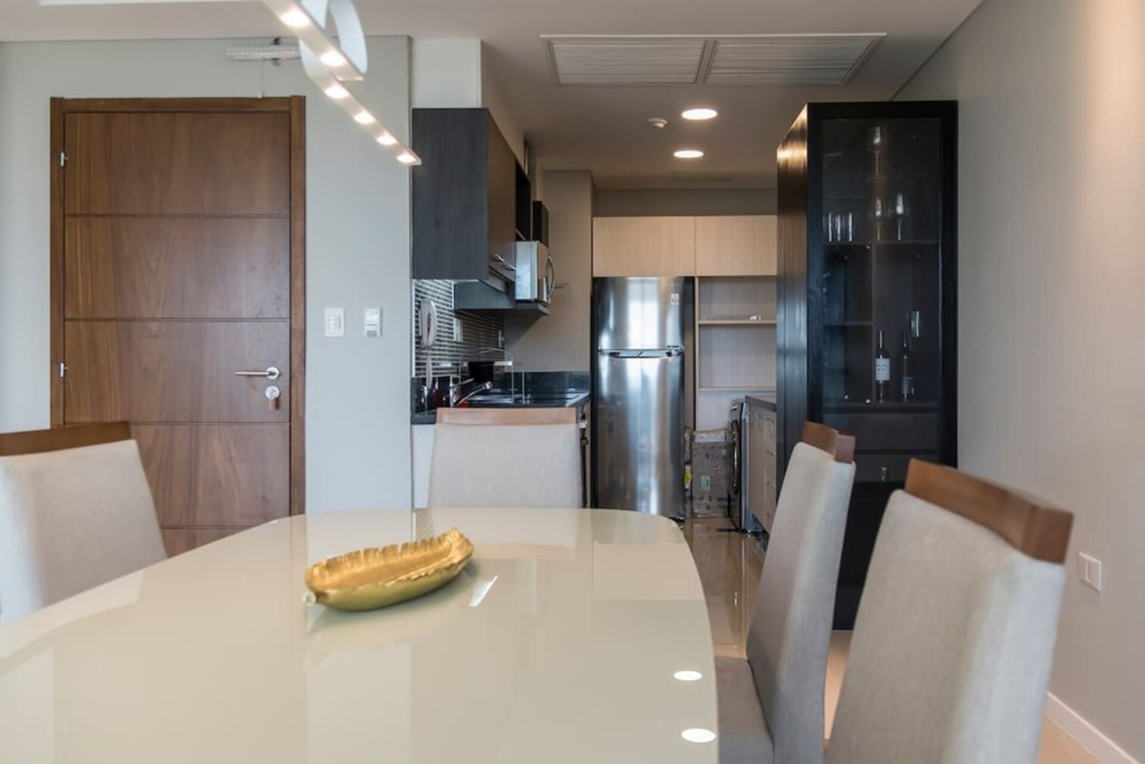 1006 - The Tower Stunning condo 10 Meridian Executive Rentals