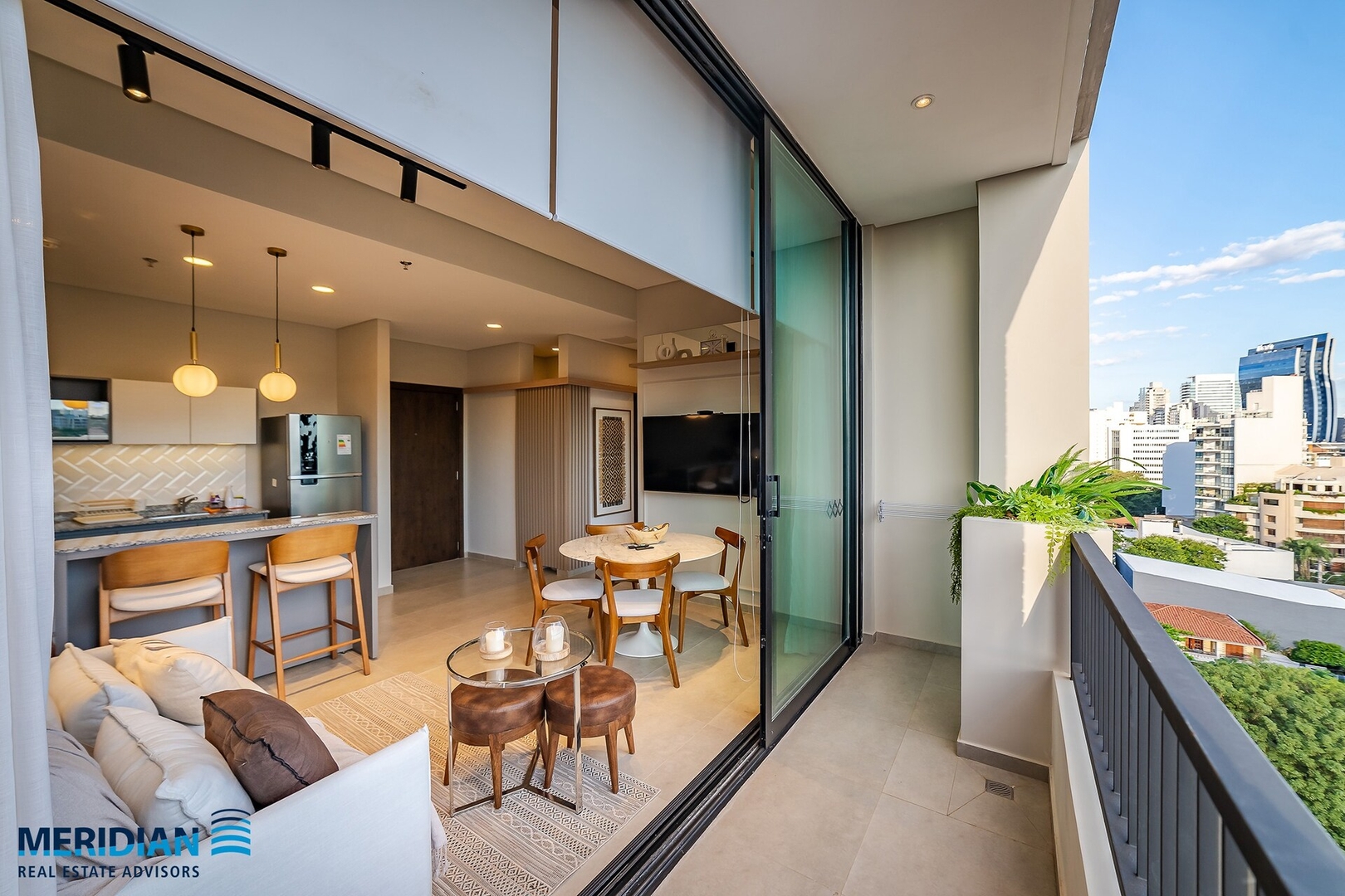 ¡A pasos del Shopping del Sol c/deco Profesional! 12 Meridian Executive Rentals