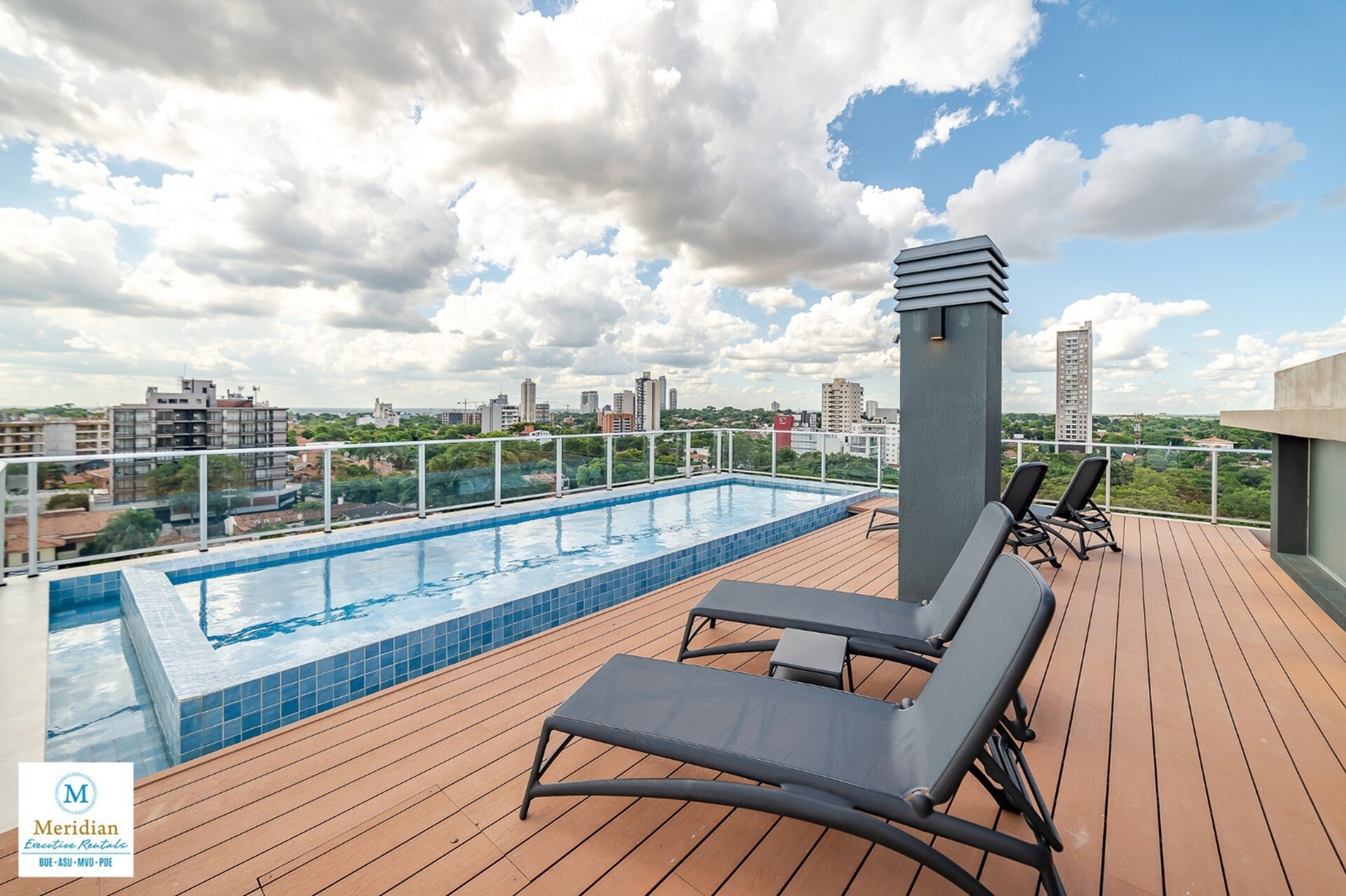 ¡A 50 metros del Shopping del Sol! 17 Meridian Executive Rentals