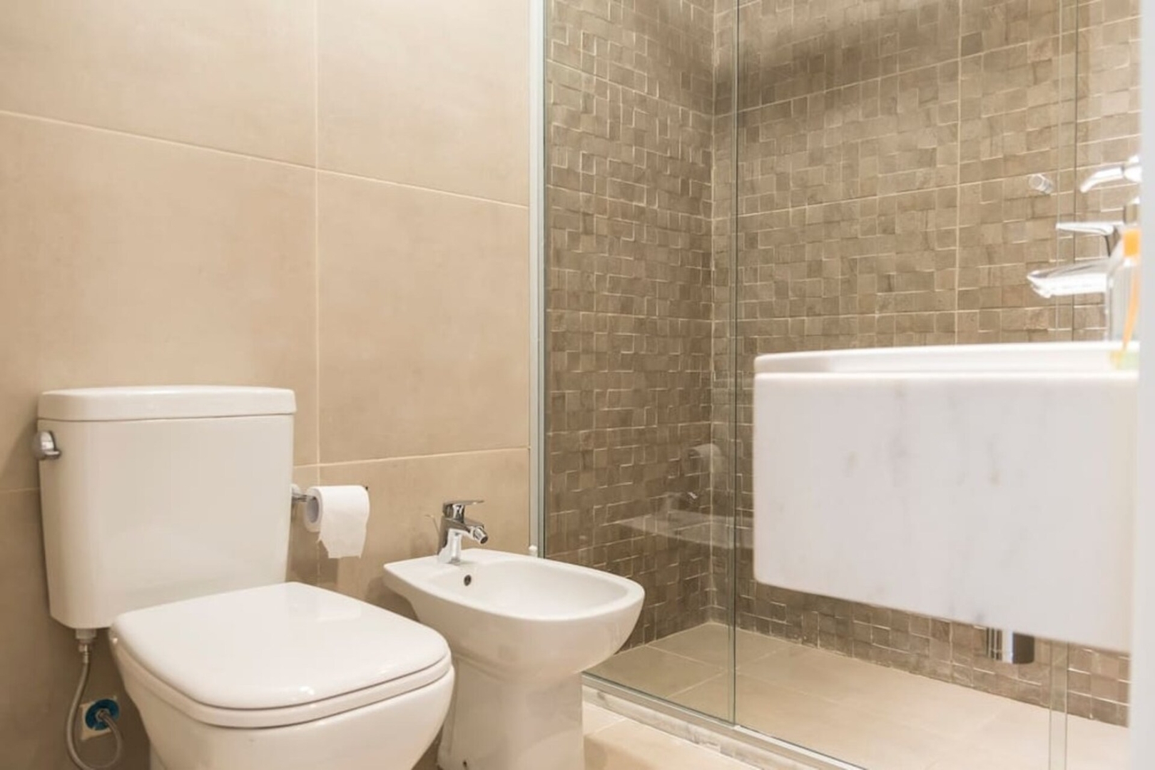 1006 - The Tower Stunning condo 13 Meridian Executive Rentals