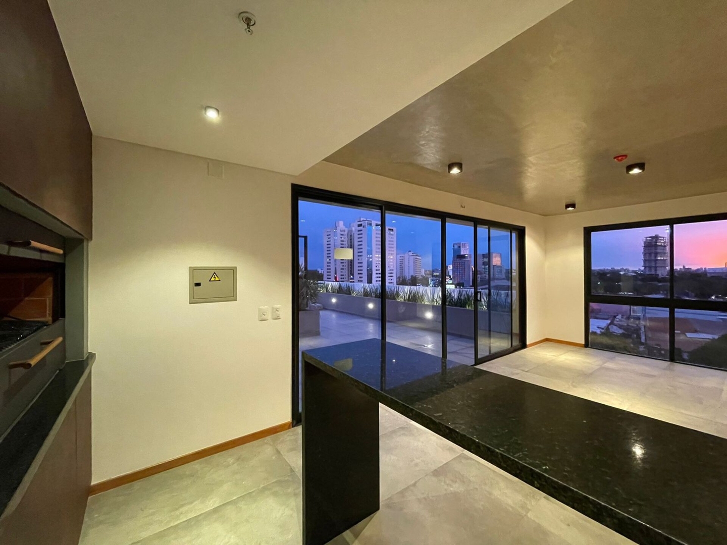 ¡A estrenar y a 30m del Shopping del Sol! 24 Meridian Executive Rentals